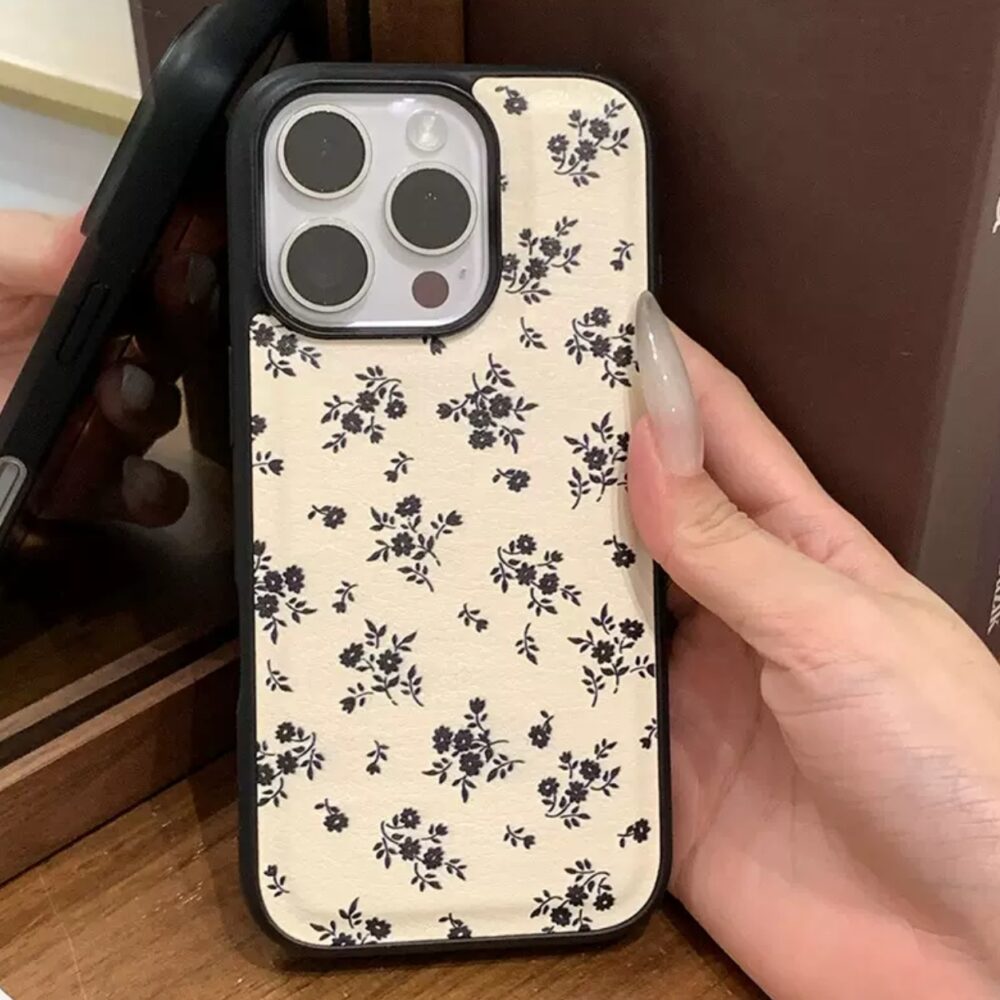 Une touche de féminité et de douceur ! Coque florale délicate pour un look chic et raffiné
Lanière gratuite
