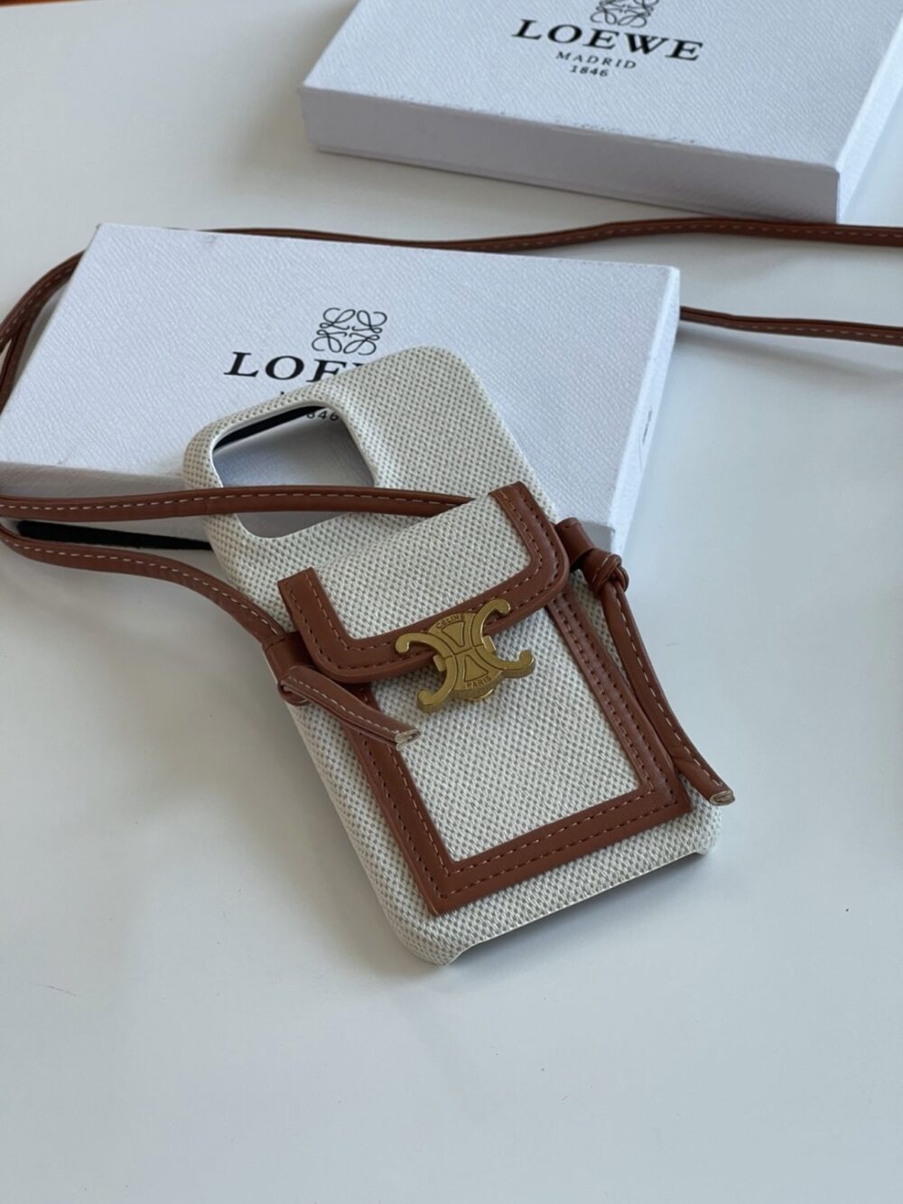 Coque C E L I N E Avec Lanière Cuir