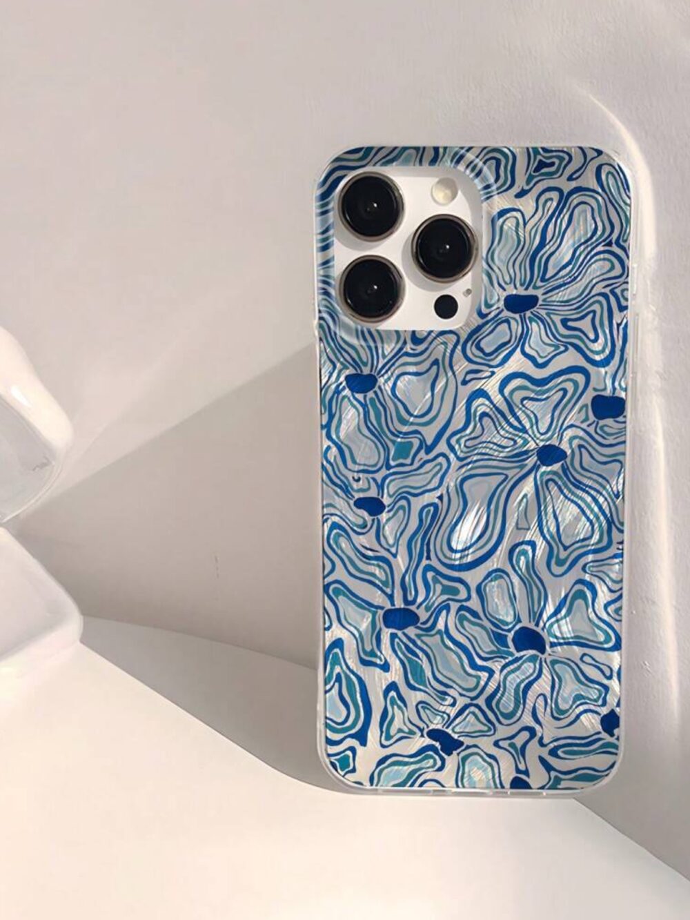 1 Coque inspirée des vagues et des courants marins